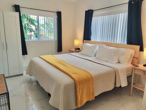 3 soverom, skrivebord, strykejern/-brett og wi-fi (inkludert)