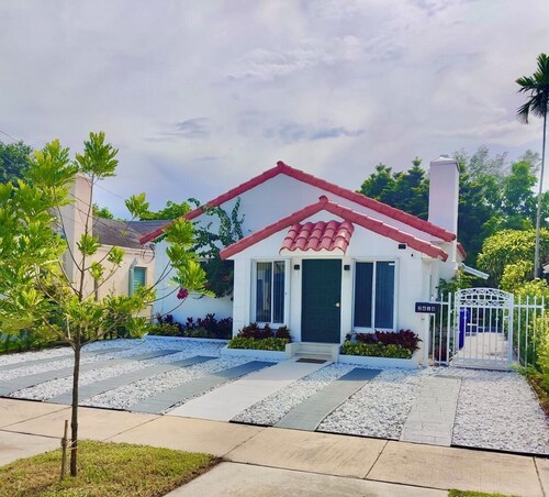Beautiful Chic Home Near Coconut Grove & Brickell