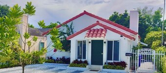 Beautiful Chic Home Near Coconut Grove & Brickell