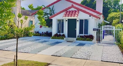 Beautiful Chic Home Near Coconut Grove & Brickell