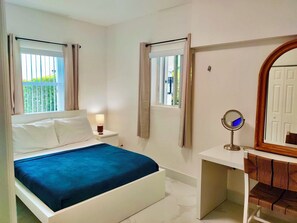3 bedrooms, desk, iron/ironing board, free WiFi