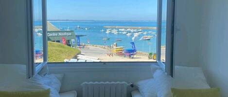 5 bedrooms, iron/ironing board, WiFi, bed sheets