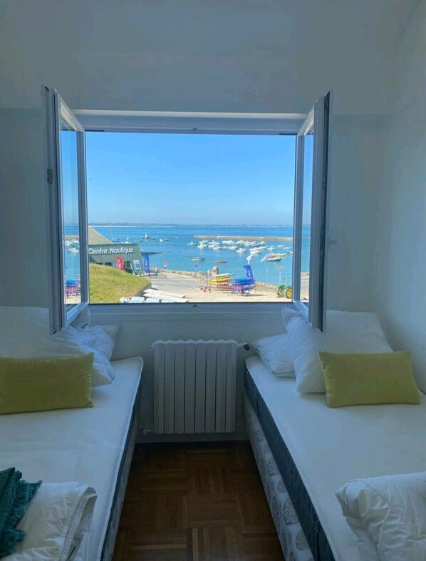 5 habitaciones, tabla de planchar con plancha, wifi y ropa de cama 