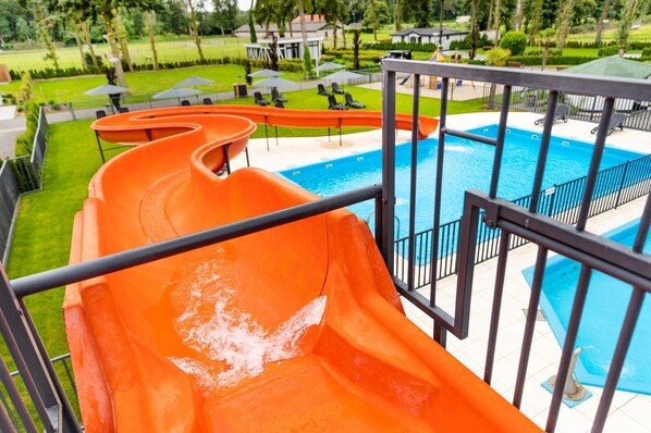 Pool - At our park, you can enjoy a family atmosphere in our extensive accommodations (Heijen)