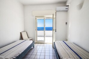 5 habitaciones, tabla de planchar con plancha, wifi y ropa de cama