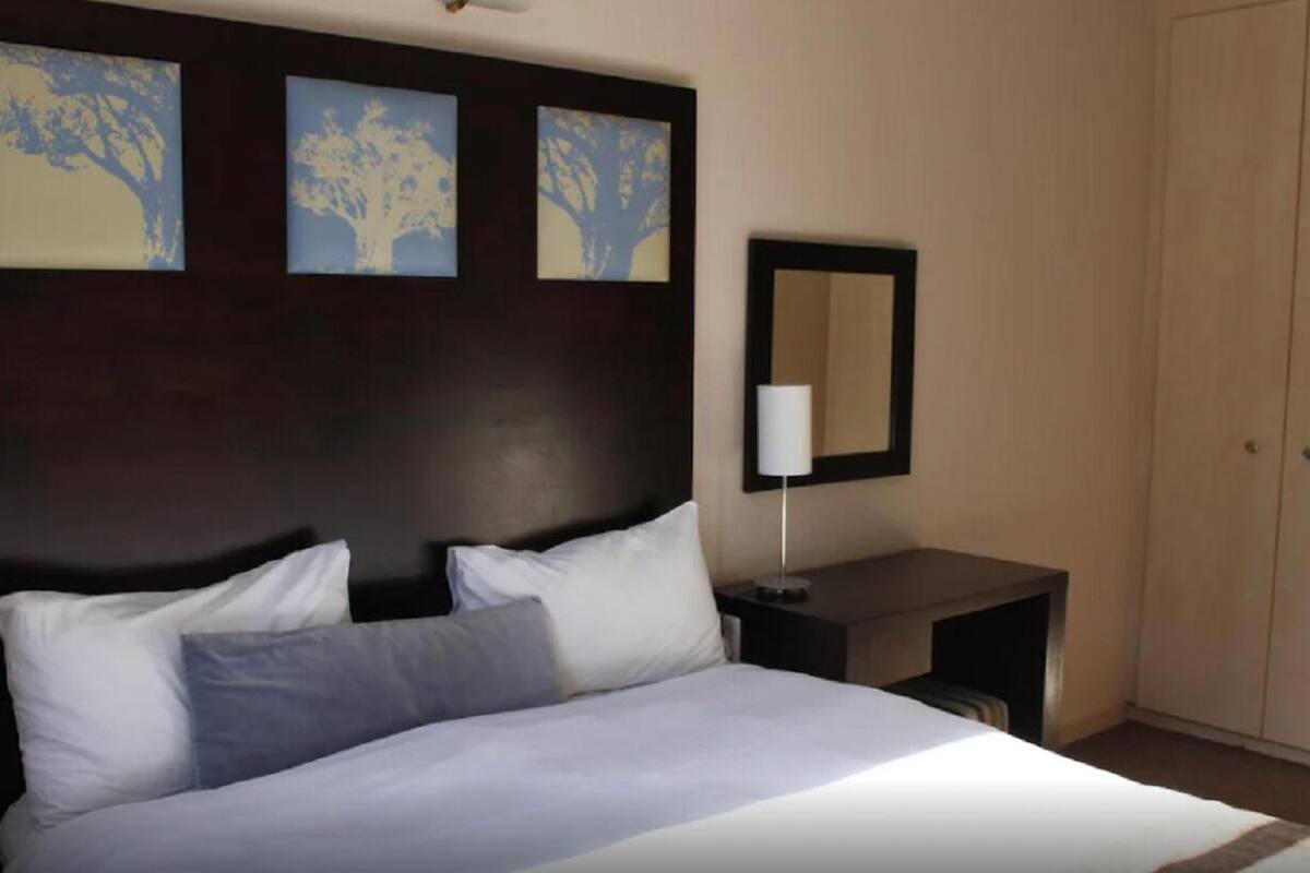 Apartemen Standar | Brankas, setrika/meja setrika, Wi-Fi gratis, dan seprai linen
