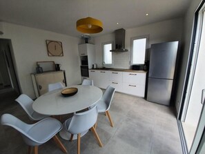 Fridge, microwave, stovetop, coffee/tea maker - L' Ecluse          . (Dolus-d'Oléron)