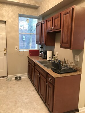 Microwave, oven, stovetop, coffee/tea maker