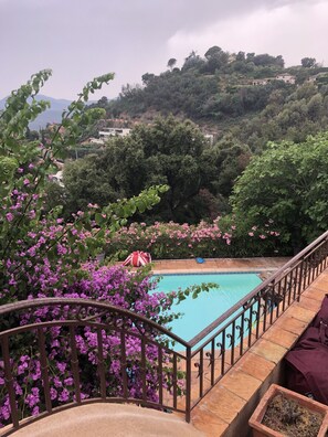 Outdoor pool, a heated pool - Villa 5 Chambres, vue Mer, Piscine, 5´ des Plages et Golf, Terrasses, Parking (Mandelieu-la-Napoule)