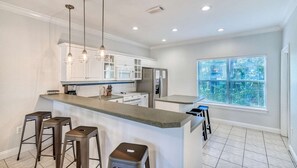 Fridge, microwave, oven, dishwasher - 5 min walk to 3 Public Beach Accesses - Lake Views - Community Pool (Santa Rosa Beach)