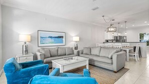 Smart TV - 5 min walk to 3 Public Beach Accesses -Pet friendly $- Community Pool (Santa Rosa Beach)