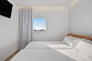 Quarto duplo standard | Cofres nos quartos, quartos à prova de som, Wi-Fi de cortesia