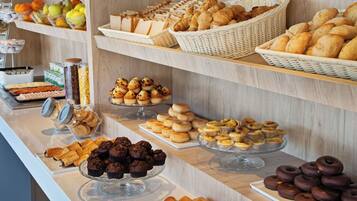 Desayuno buffet (EUR 8 por persona)