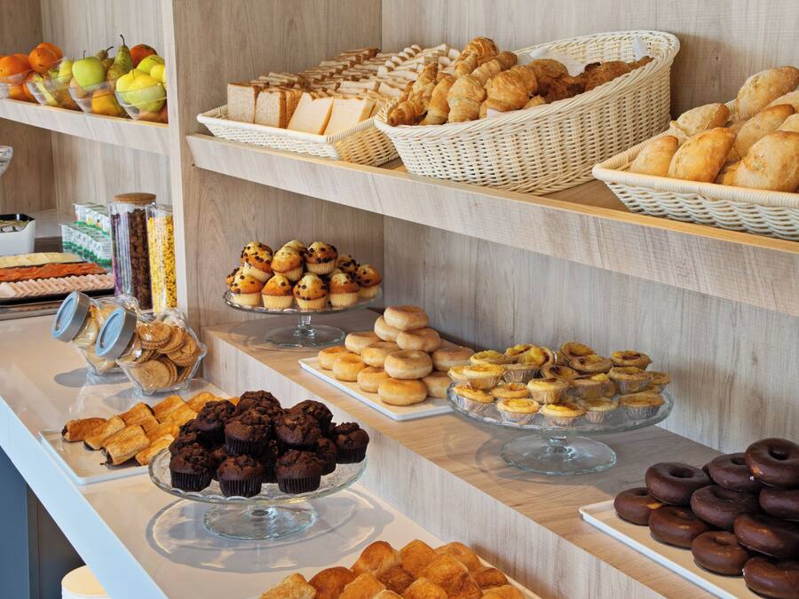 Morgenmadsbuffet hver dag (8 EUR pr. person)