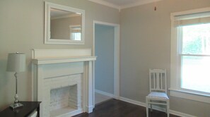 3 bedrooms, desk, iron/ironing board, free WiFi - Bungalow Retreat - Pet Friendly - Historic Home in Huntersville (Huntersville)