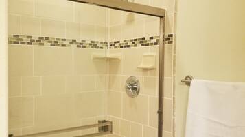 Combined shower/tub, towels, toilet paper