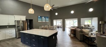 Spacious 4/2- Pool & boat dock