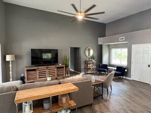 TV - Spacious 4/2- Pool & boat dock (Crystal River)