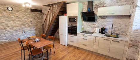 Fridge, microwave, oven, stovetop