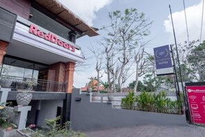 Unclassified image, 3 of 17, button - RedDoorz @ Uluwatu Suites (Bali)