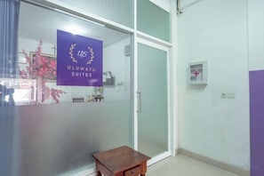 Unclassified image, 2 of 17, button - RedDoorz @ Uluwatu Suites (Bali)