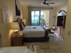 2 bedrooms, in-room safe, desk, iron/ironing board