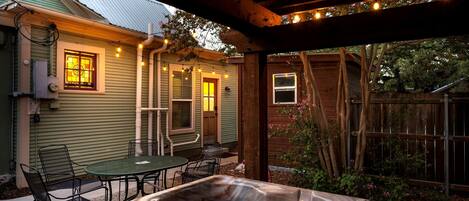 Bañera de hidromasaje al aire libre