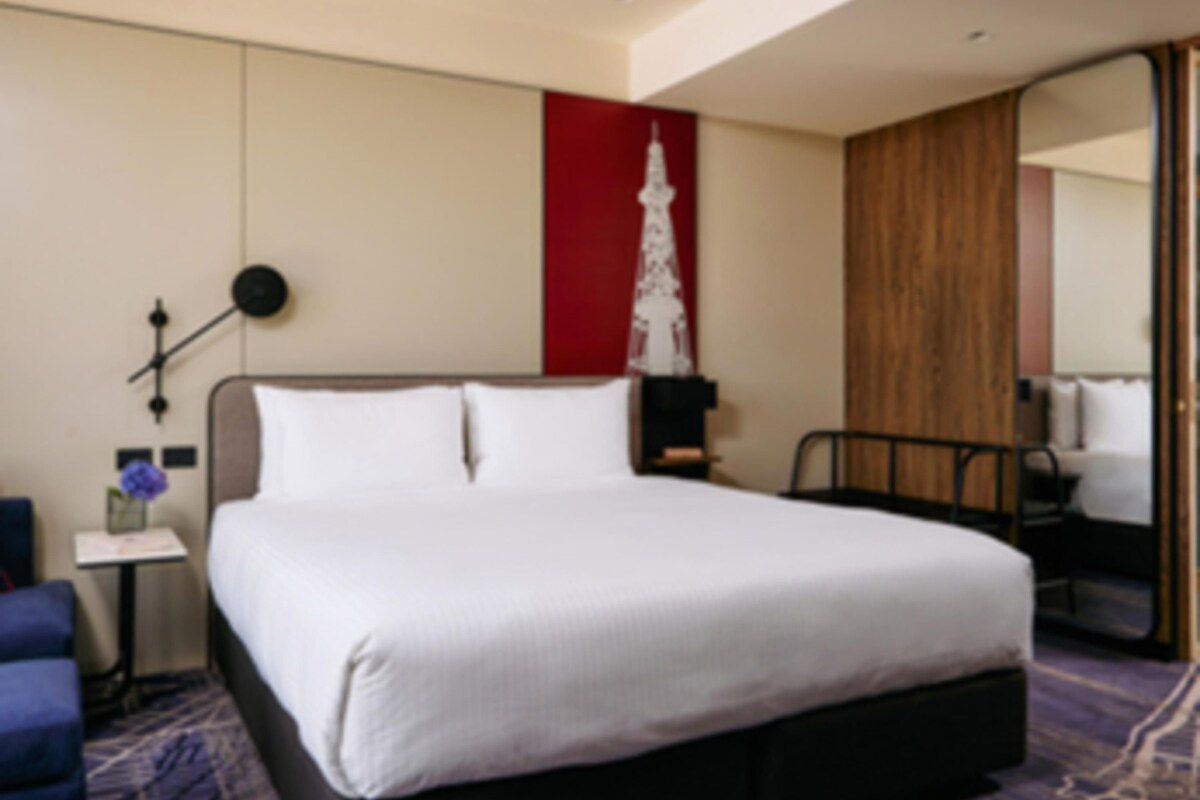Premium bedding, pillowtop beds, desk, laptop workspace