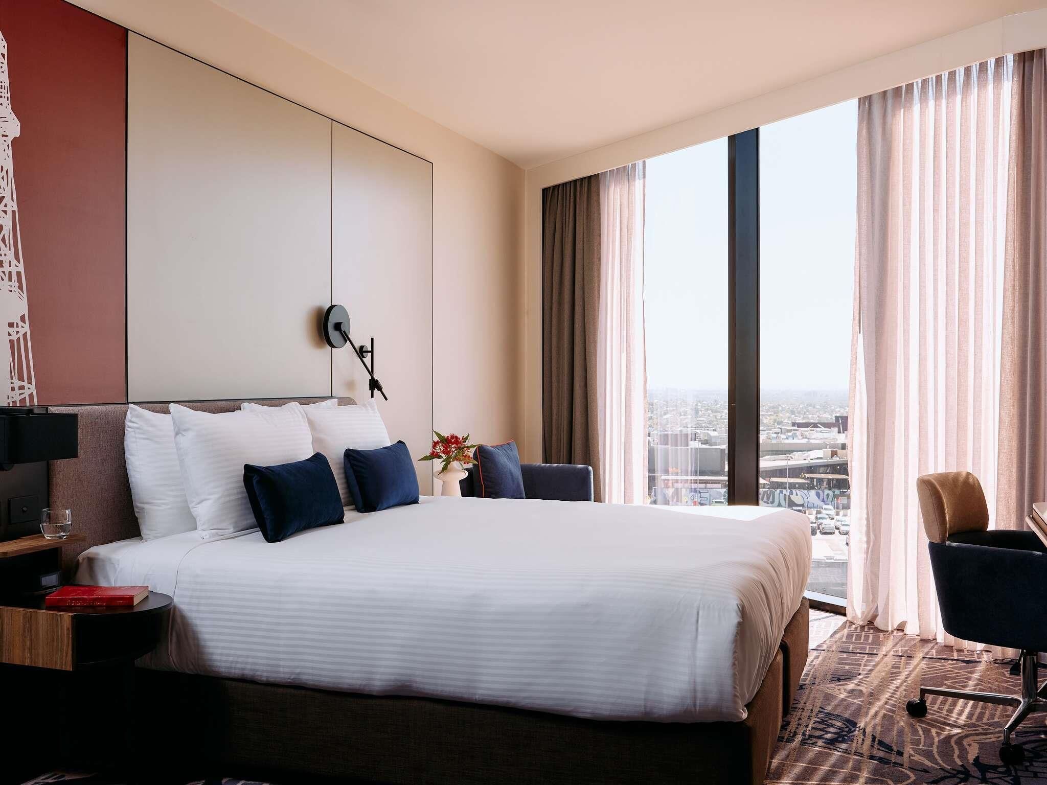 Standard Room, 1 King Bed | Premium bedding, pillowtop beds, desk, laptop workspace
