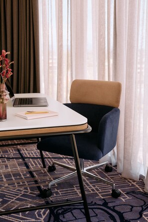 Standard Room, 1 Queen Bed | Premium bedding, pillowtop beds, desk, laptop workspace - Mercure Melbourne Doncaster (Doncaster)