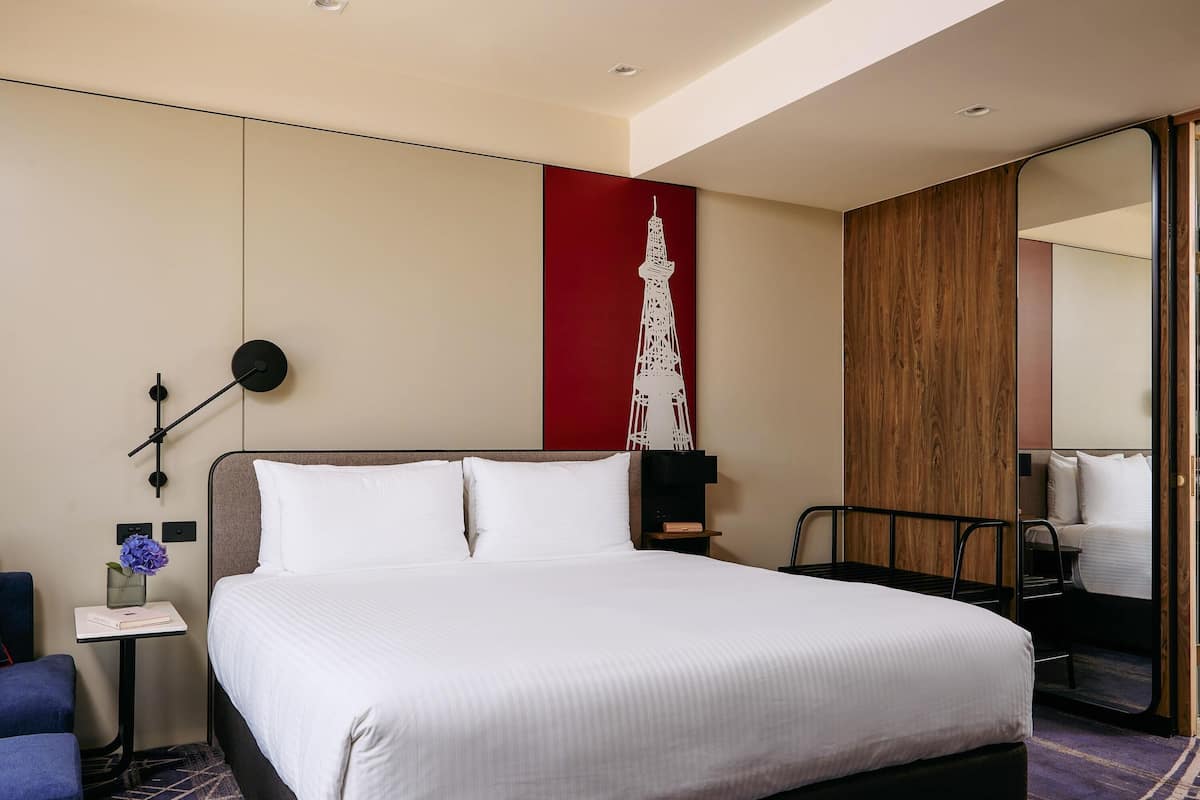 Standard Room, 1 King Bed | Premium bedding, pillowtop beds, desk, laptop workspace