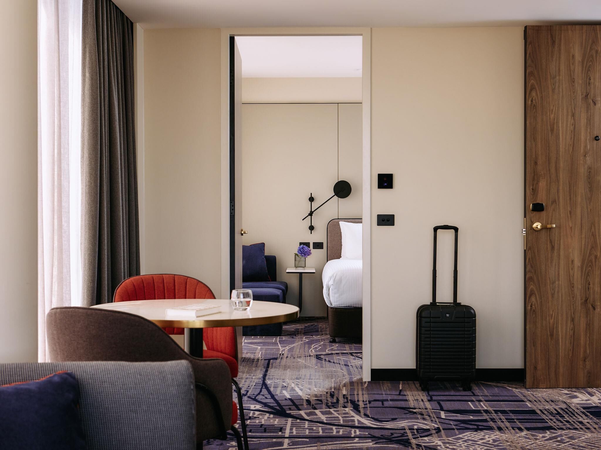 Suite, 1 très grand lit | Literie de qualité supérieure, surmatelas, bureau