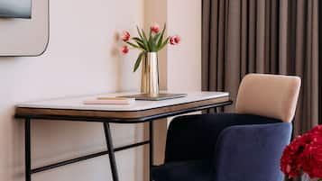 1 bedroom, premium bedding, pillow-top beds, desk