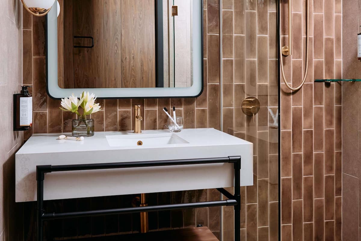 Literie de qualité supérieure, surmatelas, bureau