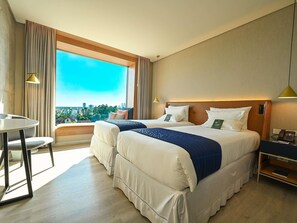 Superior Twin Room | Peralatan tempat tidur premium, gebar bulu kapas, katil Select Comfort 