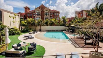 Außenpool, geöffnet von 08:00 Uhr bis 23:00 Uhr, Cabañas (kostenlos)