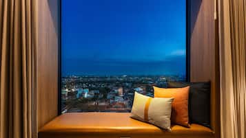 1 bedroom, premium bedding, down comforters, Select Comfort beds