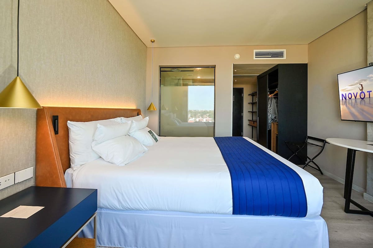 1 Schlafzimmer, hochwertige Bettwaren, Daunenbettdecken