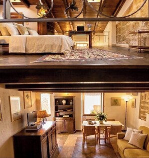 2 soverom, skrivebord, strykejern/-brett og wi-fi (inkludert)