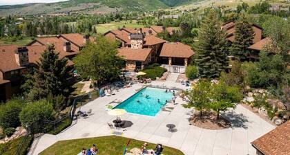 Black Diamond Lodge | Pool | Gym | Hot Tub | Golf