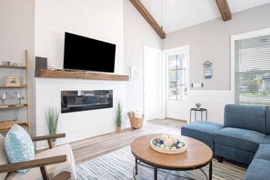 Smart TV y chimenea 