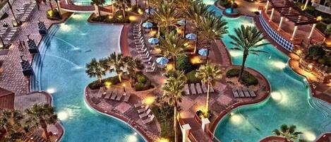 Una piscina techada, una piscina al aire libre