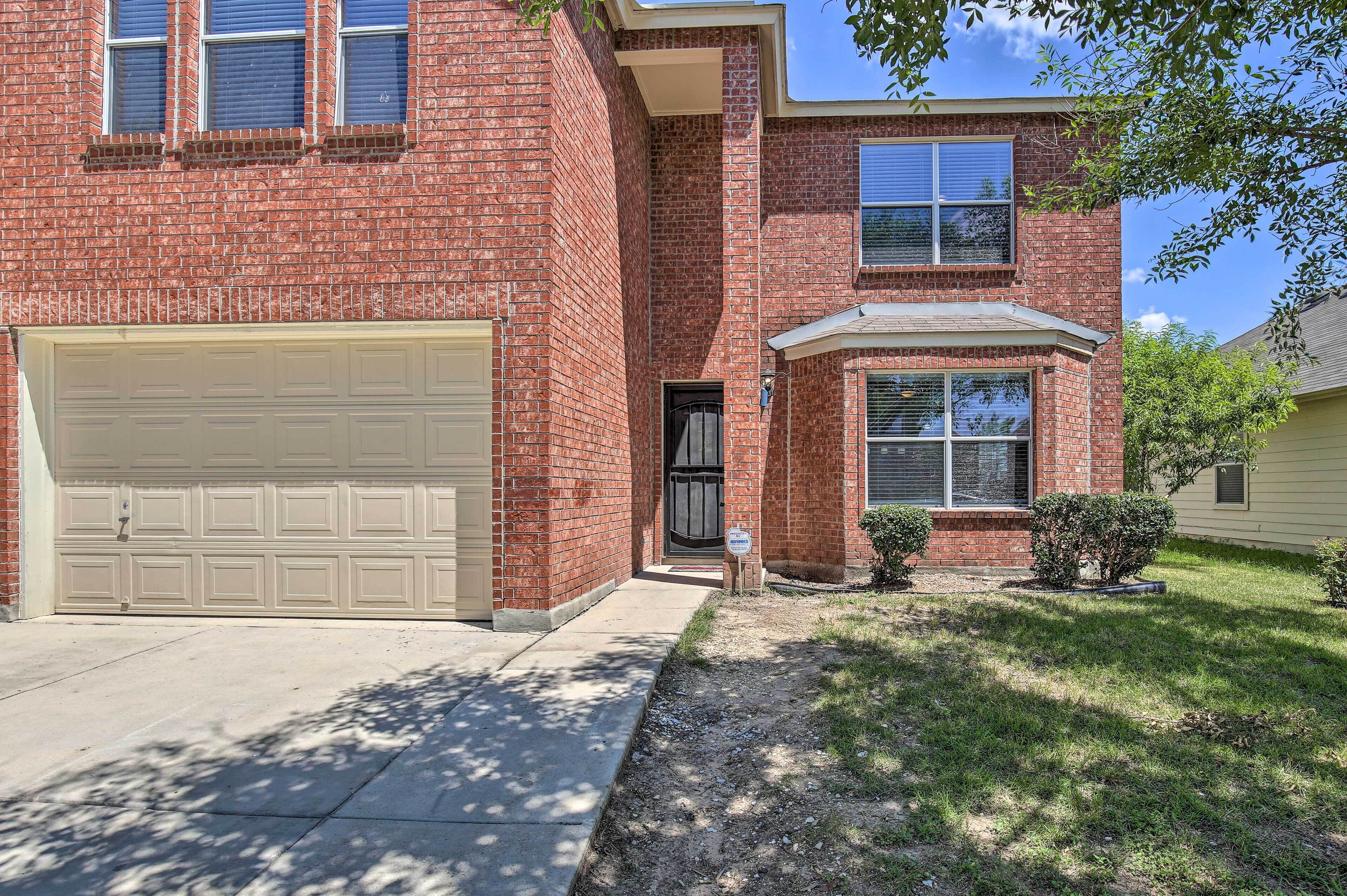 Spacious San Antonio Home ~ 9 Miles to USTA!
