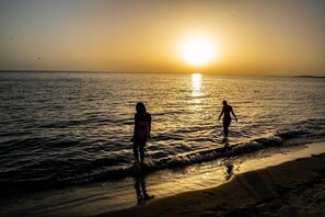 Plage, sable noir