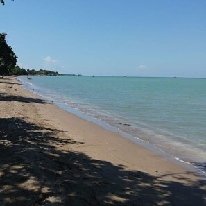Plage, sable noir