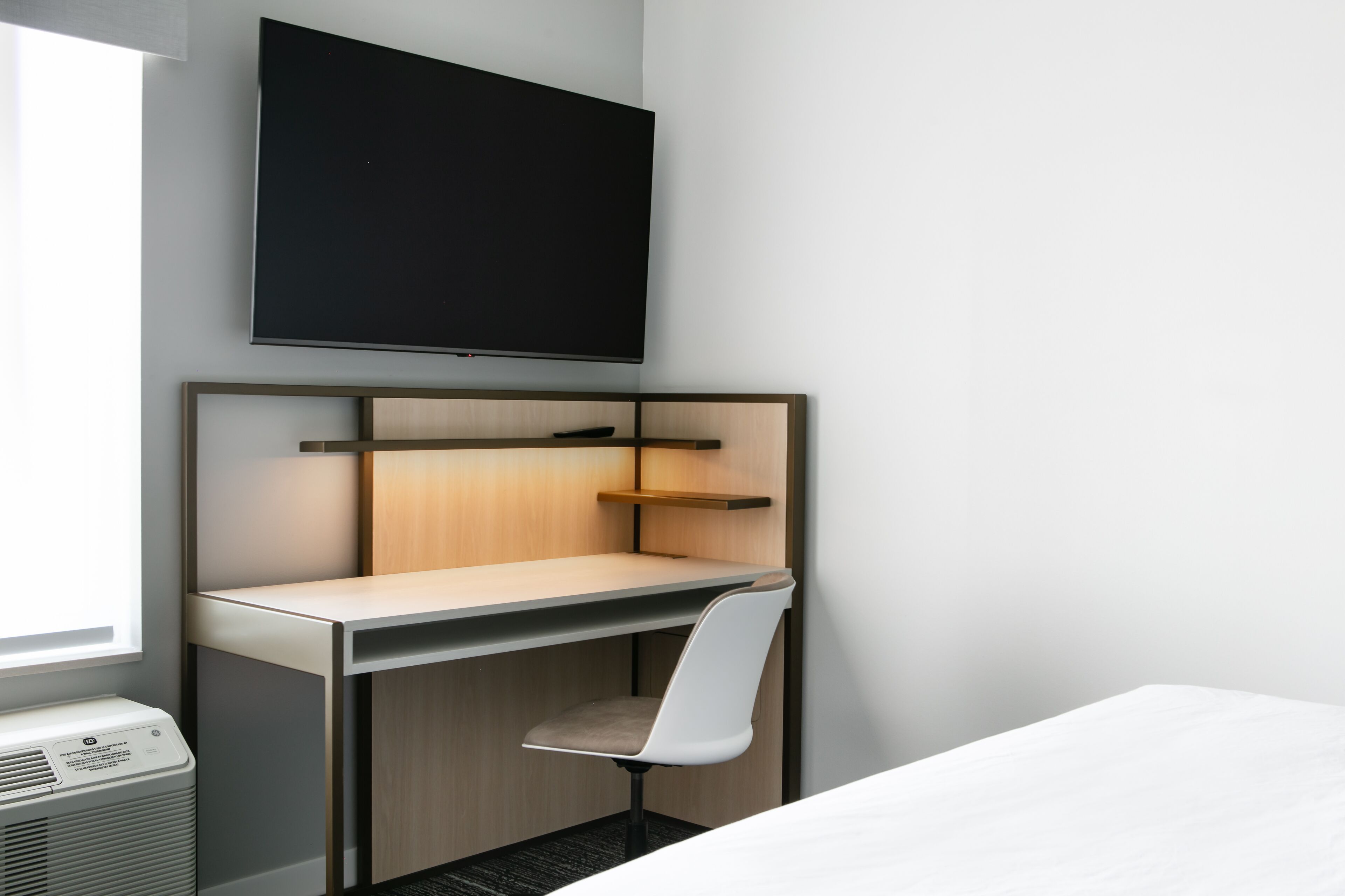 suite, 1 bedroom | desk, laptop workspace, blackout curtains, soundproofing