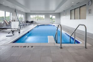 Indoor pool - TownePlace Suites by Marriott Madison West/Middleton (Middleton)