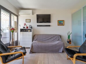 TV, books - Appartement Ganteaume - Welkeys (Cassis)