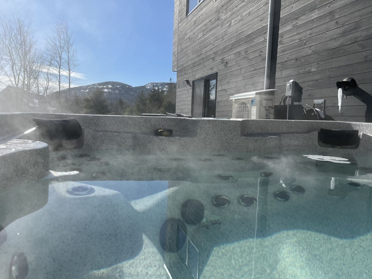 Tina de hidromasaje al aire libre