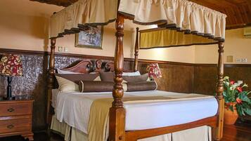 Luxury Double Room | Premium bedding, down comforters, Tempur-Pedic beds, iron/ironing board